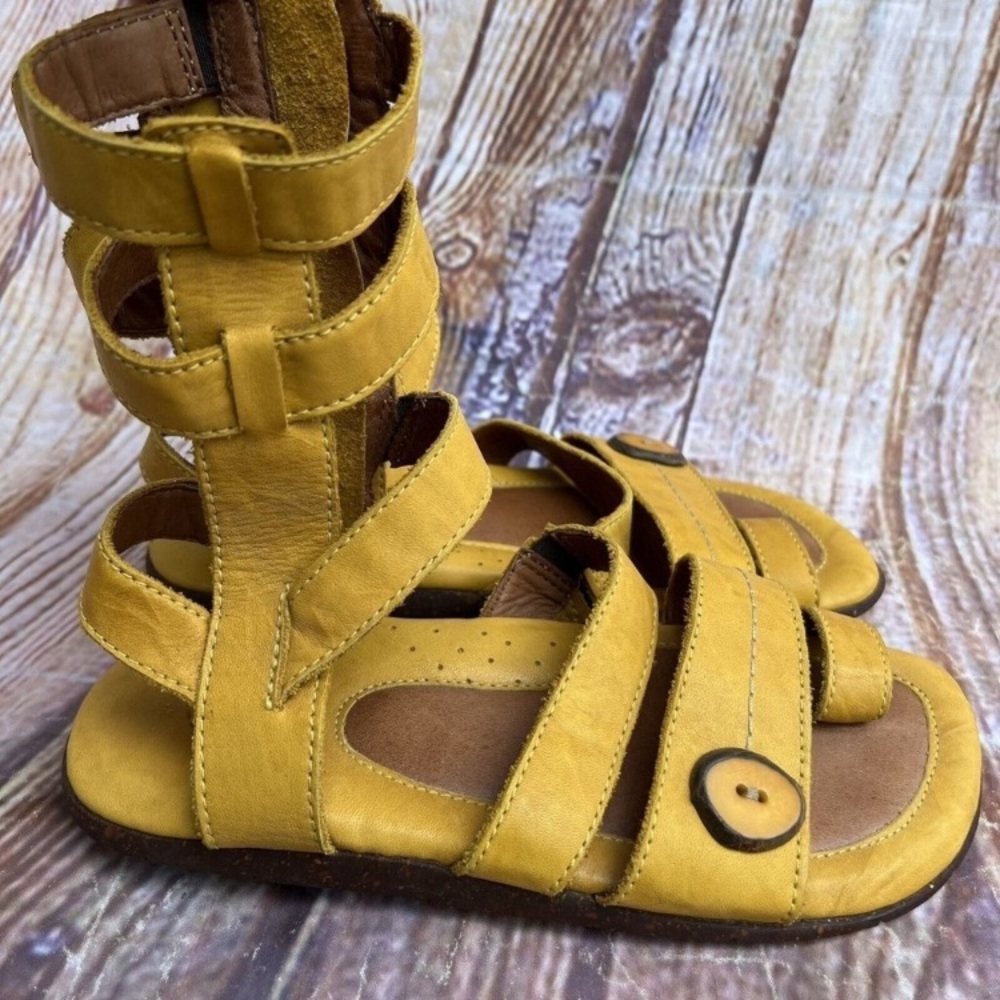 ☀️Sergio Tomani Mustard Yellow Gladiator Sandals! Multiple Straps w/ Flat Soles